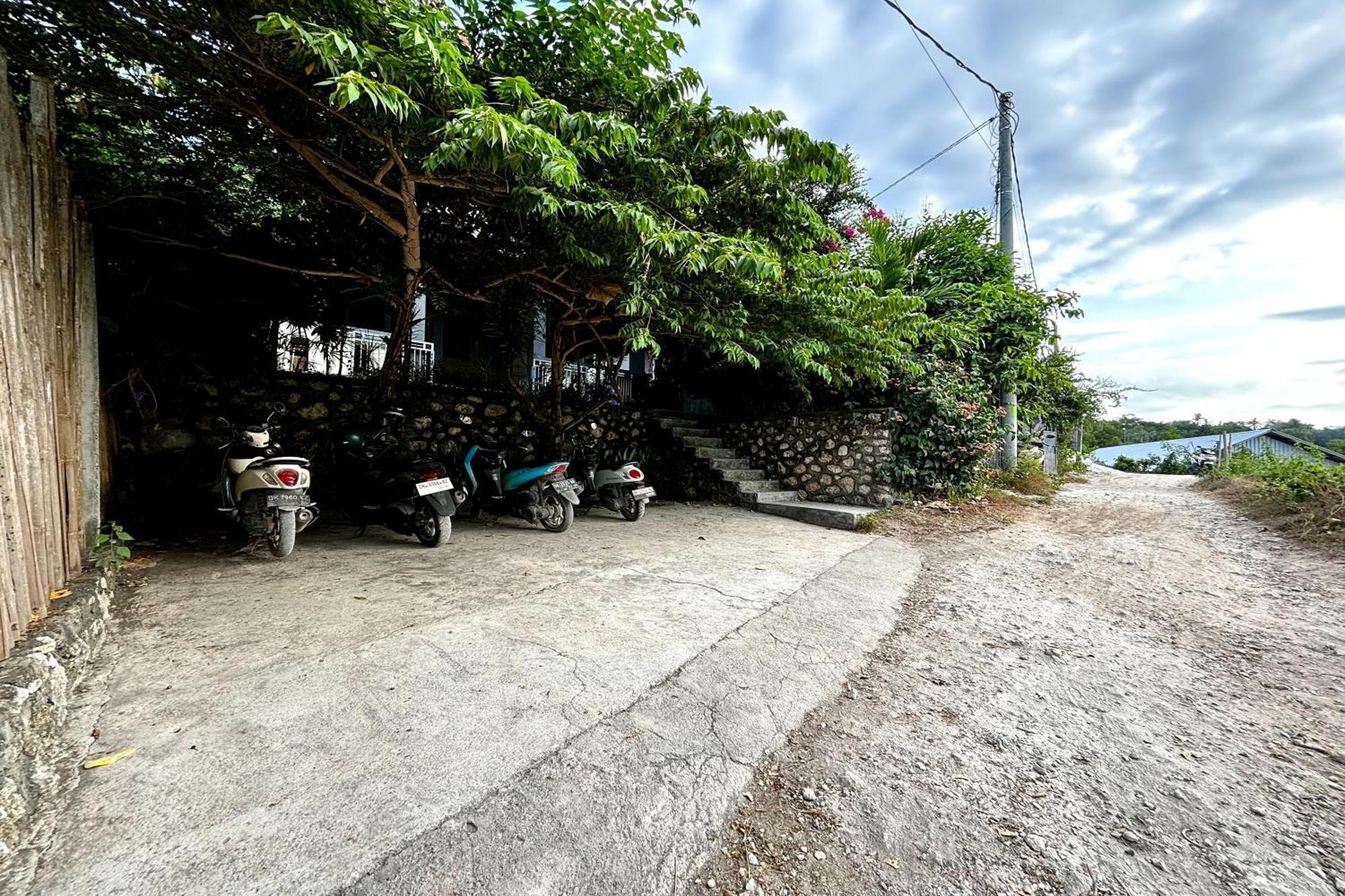 Hostel Bukit Sangcure Toyapakeh Ngoại thất bức ảnh